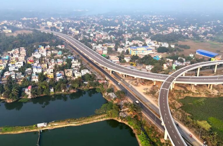 सड़क बनी या ‘सोने की खान’? ₹36230 Cr में इन्होंने बनाया यूपी का सबसे लंबा एक्सप्रेसवे; योगी सरकार ले आई ₹47000 Cr का निवेश