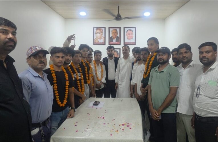 जनता अखिलेश यादव को मुख्यमंत्री बनाना चाहती है: अरविन्द वशिष्ठ