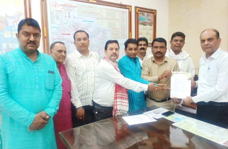 साड़ी में दिखना चाहती हैं एकदम परफेक्ट और स्लिम, पेटीकोट खरीदते समय भूलकर भी न करें ये 4 गलतियां