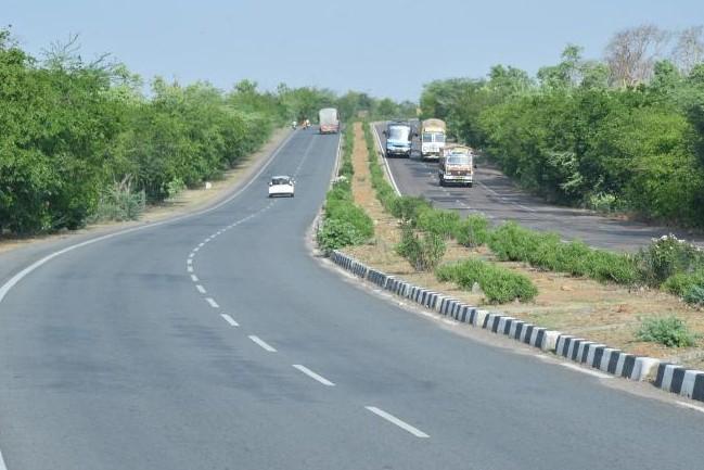 Jhansi: झांसी-उरई सिक्स लेन परियोजना को मिली रफ्तार, 11 गांवों में भूमि अधिग्रहण की तैयारी