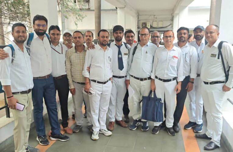 पीसीओएम के समक्ष गार्ड काउंसिल ने उठाए कोटा मंडल के ट्रेन मैनेजरों के मुद्दे वर्किंग दूसरे मंडलों को सौंपने पर जताई नाराजगी, संरक्षा और रोजगार पर असर का जताया अंदेशा