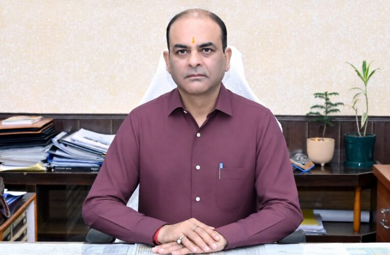 डीआरएम अनिरुद्ध कुमार के मार्गदर्शन में झांसी मंडल में रेलवे के बुनियादी ढांचे का हुआ विस्तार, यात्रियों को मिली नई सुविधाएं