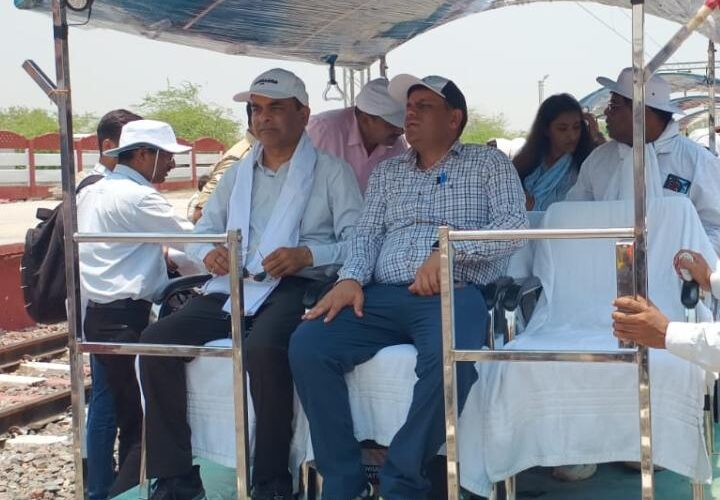 डीआरएम अनिरुद्ध कुमार की मौजूदगी में रेल संरक्षा आयुक्त ने किया खैरार–अकोना दूसरी रेल लाइन का वैधानिक निरीक्षण