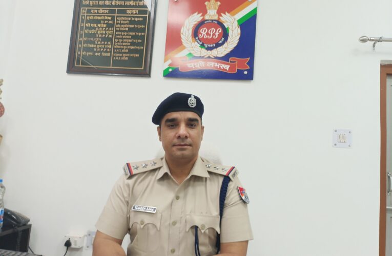 योगेश राणा ने वीरांगना लक्ष्मीबाई झांसी रेलवे स्टेशन आरपीएफ थाना प्रभारी का पदभार संभाला