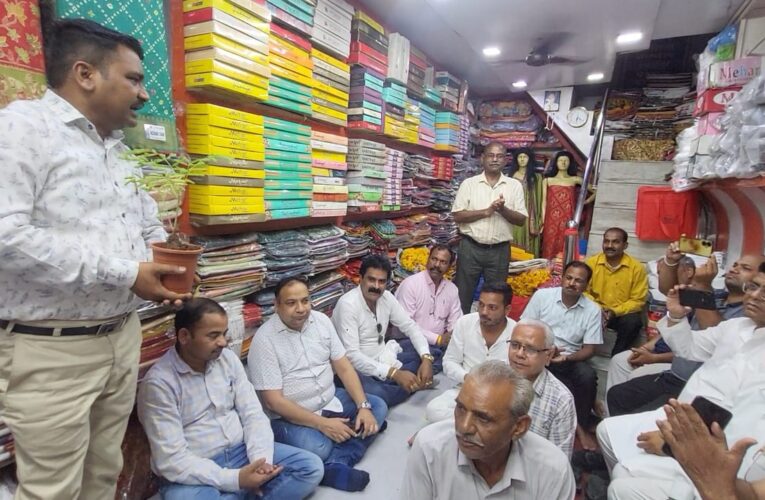 झांसी व्यापार मंडल की पहल: जीएसटी कार्यशाला में व्यापारियों को मिली महत्वपूर्ण जानकारी