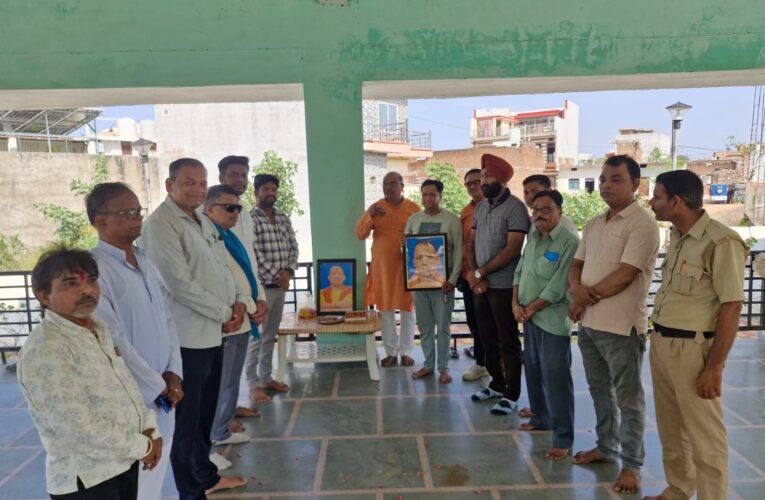 झांसी के वार्ड नंबर 36 में भव्यता के साथ मा. मुख्यमंत्री योगी आदित्यनाथ जी के जन्मदिवस पर भाजपा का पर्यावरण संदेश, जिलाध्यक्ष श्री सुधीर सिंह जी रहे मुख्य-आतिथ्य