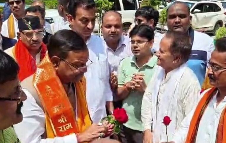 बीजेपी प्रदेश अध्यक्ष उत्तर प्रदेश पंकज का हुआ जोरदार स्वागत, महानगर अध्यक्ष सुधीर सिंह की व्यवस्थाओं के लिए हुई सराहना