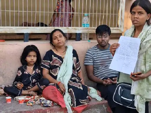 शराब पीने से रोका तो युवक को तलवार से काटा:
