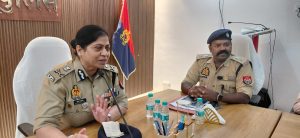 12 फुट से ऊंचा नहीं होगा ताजिया, जुलूस में अस्त्र शस्त्र के प्रदर्शन पर रोक, आगामी त्यौहारों पर सभी धर्मगुरुओं से समन्वय बनाए, झांसी पुलिस की कि सराहना