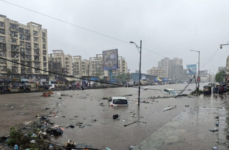 रेड अलर्ट’ पर मुंबई-ठाणे: सड़कों पर दरिया, थम गई रफ्तार; घर से बाहर निकलने की न करें भूल!