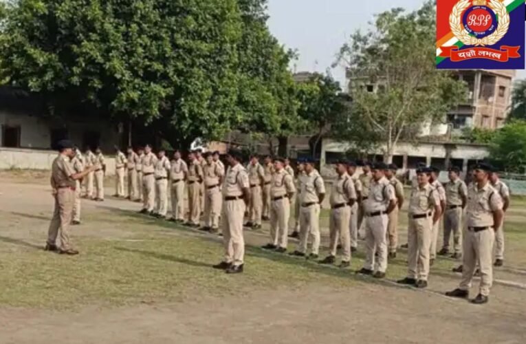 इंस्पेक्टर बनारसी यादव की निगरानी में श्रावणी मेले को लेकर गया जंक्शन पर आरपीएफ ने कसी कमर, स्टेशन से ट्रेनों तक चप्पे-चप्पे पर रहेगी कड़ी सुरक्षा 30 जुलाई से शुरू होगा विश्व प्रसिद्ध श्रावणी मेला, यात्रियों और कांवरियों की सुरक्षा के लिए विशेष जवानों की तैनाती