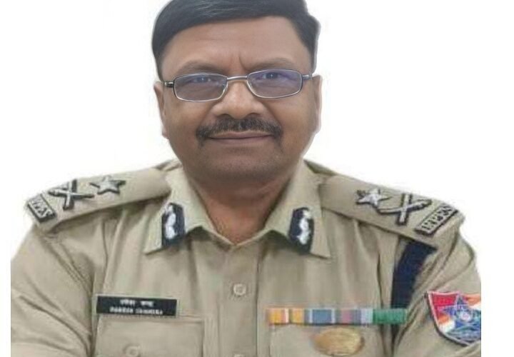 रेलवे सुरक्षा के सजग प्रहरी रमेश चंद्र को भावभीनी विदाई, सेवा से विदा हुए तो आंखें हुईं नम मॉडर्न कोच फैक्ट्री रायबरेली में आईजी सह प्रधान मुख्य सुरक्षा आयुक्त के पद से सेवानिवृत्त हुए 1996 बैच के अधिकारी लंबे सेवाकाल में रेलवे सुरक्षा और रेल संपत्तियों की सुरक्षा के लिए किए उल्लेखनीय कार्य झांसी मंडल में वरिष्ठ मंडल सुरक्षा आयुक्त के रूप में भी अपनी महत्वपूर्ण सेवाएं दीं