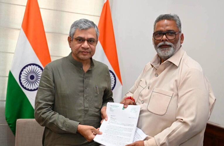 पप्पू यादव ने रेल मंत्री अश्विनी वैष्णव से की मुलाकात, पूर्णिया के रेलवे विकास को लेकर सौंपा ज्ञापन