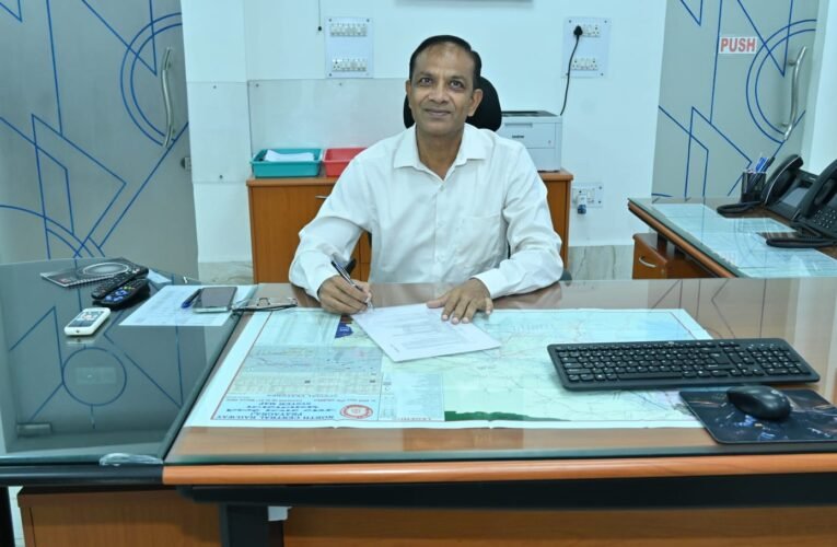 उत्तर मध्य रेलवे को मिला 36 वर्षों के अनुभवी अफसर का नेतृत्व राजकुमार वानखेड़े ने संभाला अपर महाप्रबंधक का पदभार, संरक्षा से लेकर निर्माण और मेट्रो परियोजनाओं तक लंबा अनुभव रेलवे की जटिल परियोजनाओं और आपदा प्रबंधन में साबित कर चुके हैं अपनी काबिलियत, अब उत्तर मध्य रेलवे में नई जिम्मेदारी