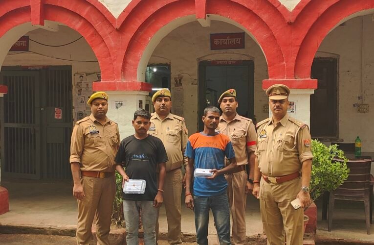 निरीक्षक विवेक कुमार श्रीवास्तव के नेतृत्व में जीआरपी झांसी की बड़ी कार्रवाई, दो आरोपी गिरफ्तार चोरी के दो मोबाइल बरामद, एक मोबाइल पूर्व दर्ज मुकदमे से संबंधित; दूसरे की बरामदगी पर नया मुकदमा दर्ज