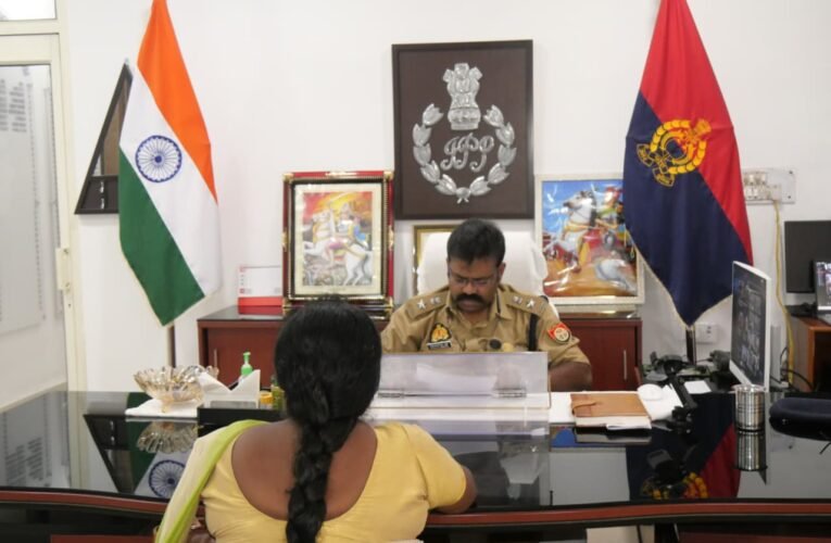 जनसुनवाई में सख्त दिखे एसएसपी बीबीजीटीएस मूर्ति, बोले— शिकायतों में लापरवाही बर्दाश्त नहीं  पुलिस कार्यालय में फरियादियों की समस्याएं सुनीं, संबंधित अधिकारियों को समयबद्ध व निष्पक्ष निस्तारण के निर्देश, लापरवाही पर कार्रवाई की चेतावनी