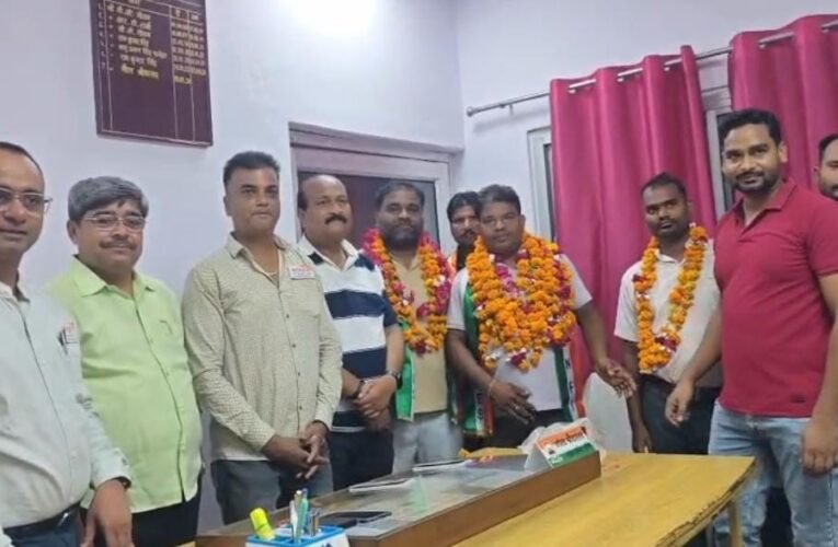 संगठन में बड़ी सेंध! NCRMU छोड़ NCRES के साथ आए दो कर्मचारी सम्मान और अधिकारों की लड़ाई का किया ऐलान, मनोज यादव और धर्मेंद्र वर्मा ने बदला संगठन गौरव श्रीवास्तव बोले—हर वर्ग के कर्मचारियों के अधिकारों की लड़ाई जारी रखेगा NCRES