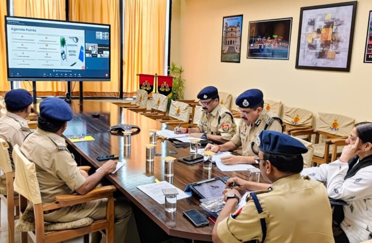 रेल पटरियों पर अपराध का खेल अब नहीं चलेगा! डीजी जीआरपी का सख्त फरमान ट्रेनों पर पत्थर फेंकने वालों से लेकर ट्रैक बाधित करने वालों तक पर कसेगा शिकंजा, जीआरपी-आरपीएफ की संयुक्त पेट्रोलिंग पर जोर
