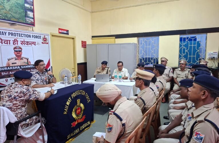 आईजी आरपीएफ के ए.एन. सिन्हा ने सुरक्षा व्यवस्था की समीक्षा कर दिए अहम निर्देश सुरक्षा सम्मेलन में यात्री सुरक्षा, सीसीटीवी निगरानी और अपराध की रोकथाम पर जोर महिला यात्रियों की सहायता से लेकर अवैध फेरीवालों पर कार्रवाई तक, सुरक्षा व्यवस्था को मजबूत करने के निर्देश