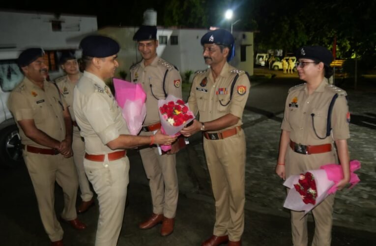नवागत वरिष्ठ पुलिस अधीक्षक विकास कुमार ने संभाला झांसी का कार्यभार पुलिस लाइन में अधीनस्थ अधिकारियों ने किया स्वागत, कानून-व्यवस्था और पुलिस व्यवस्था की ली प्रारंभिक जानकारी