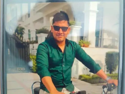 हरदा स्टेशन पर दर्दनाक हादसा, ड्यूटी पर आरपीएफ कांस्टेबल की ट्रेन से कटकर मौत     प्लेटफॉर्म पर फिसले लोकेश कुमार, लोकमान्य तिलक–गोरखपुर–मुंबई सुपरफास्ट एक्सप्रेस की चपेट में आए