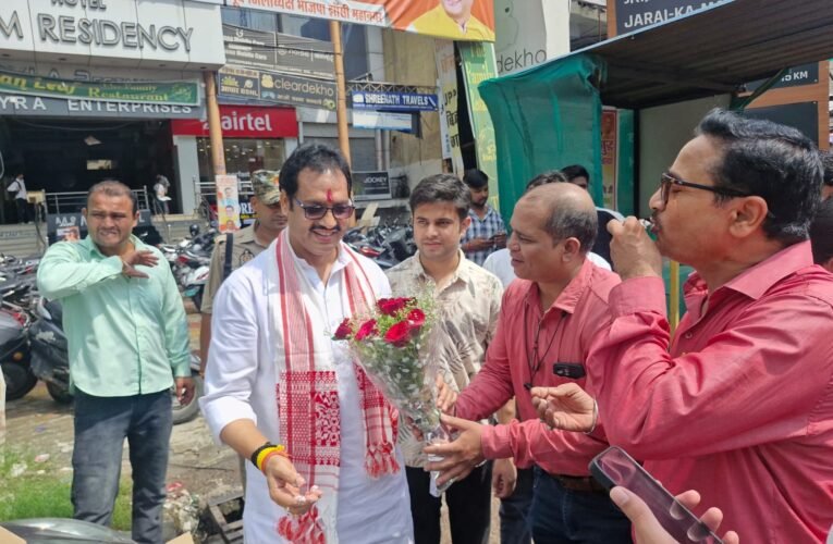 भाजपा के वरिष्ठ नेता संजीव श्रृंगीऋषि का जन्मदिन धूमधाम से मनाया गया